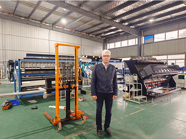 Iran customer visited Hawit sorter company for co-operation