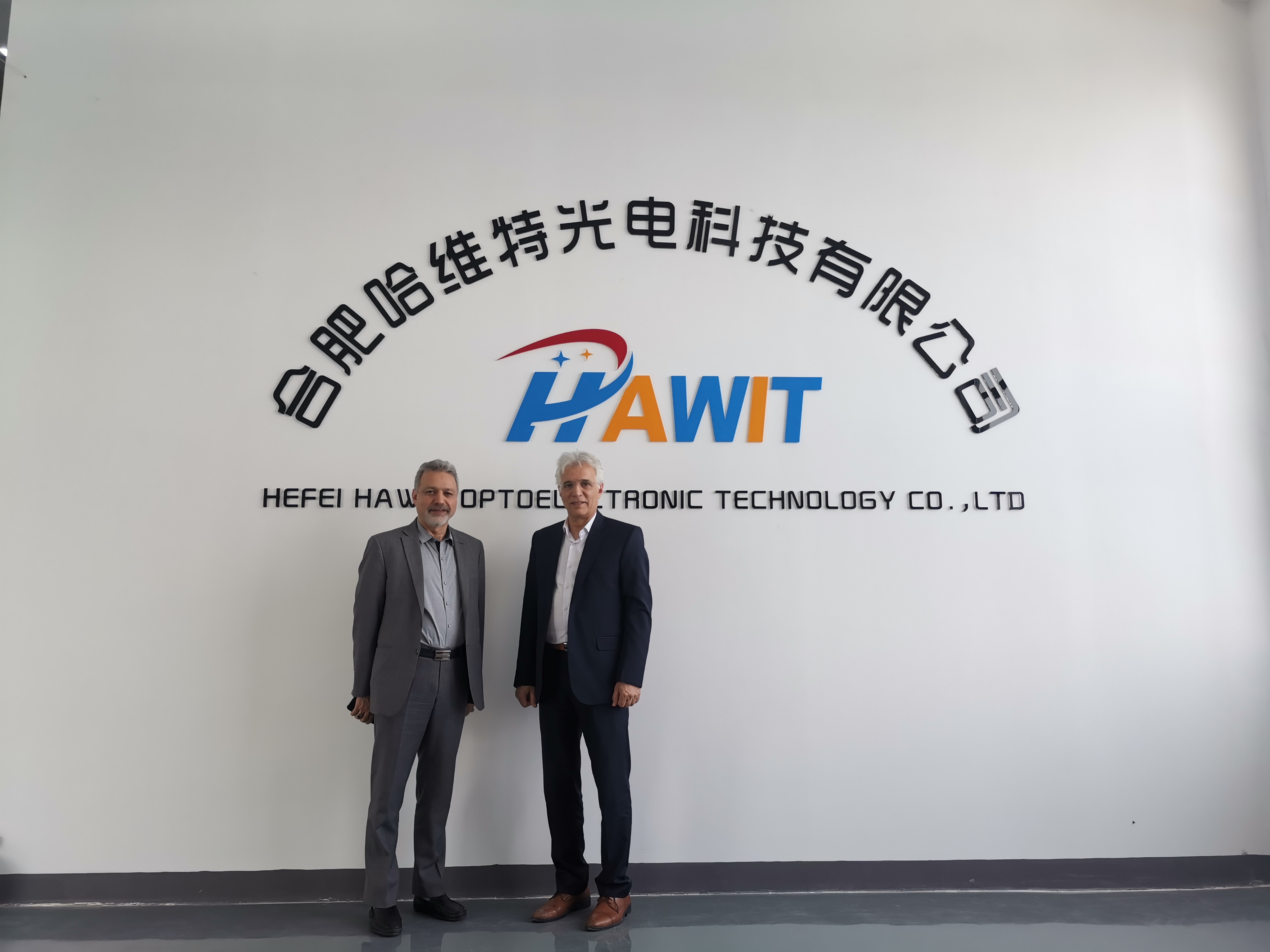 Welcome customer to visit Hawit color sorter